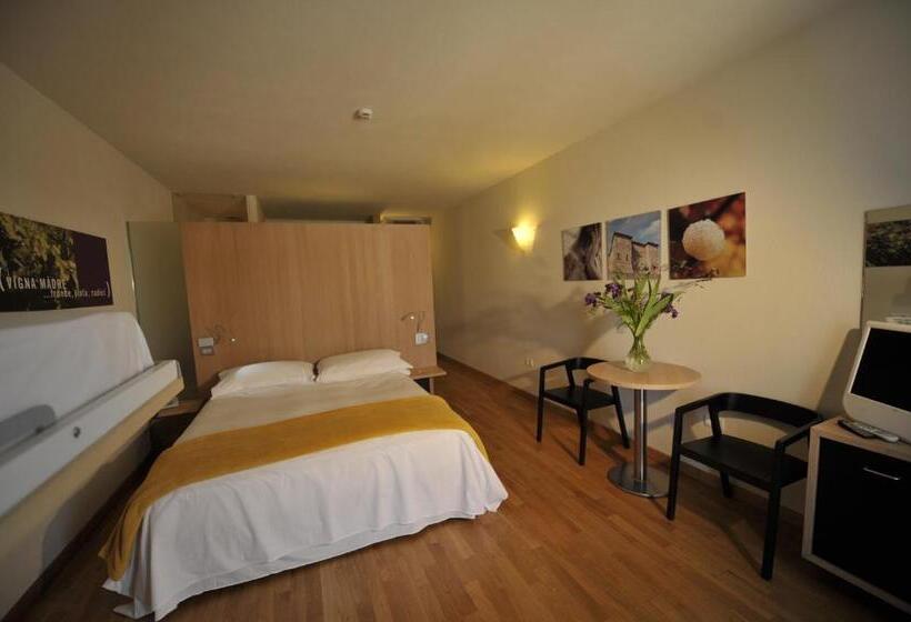 חדר משפחתי, Ca' Del Lupo