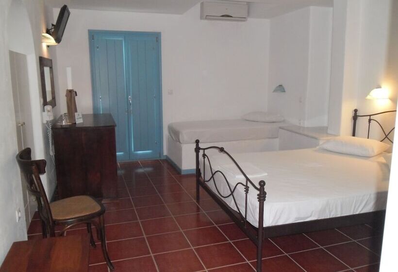 חדר סופריור לשלושה, Captains Rock