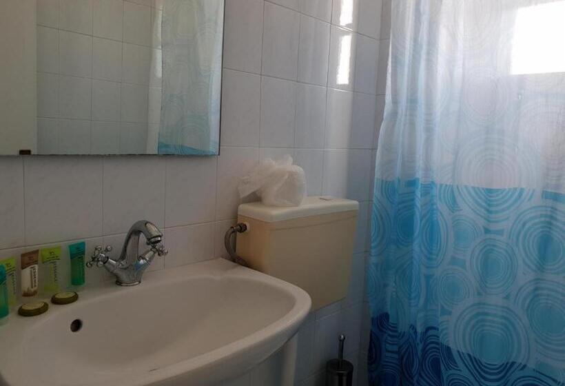 סוויטת ג'וניור, Captains Rock