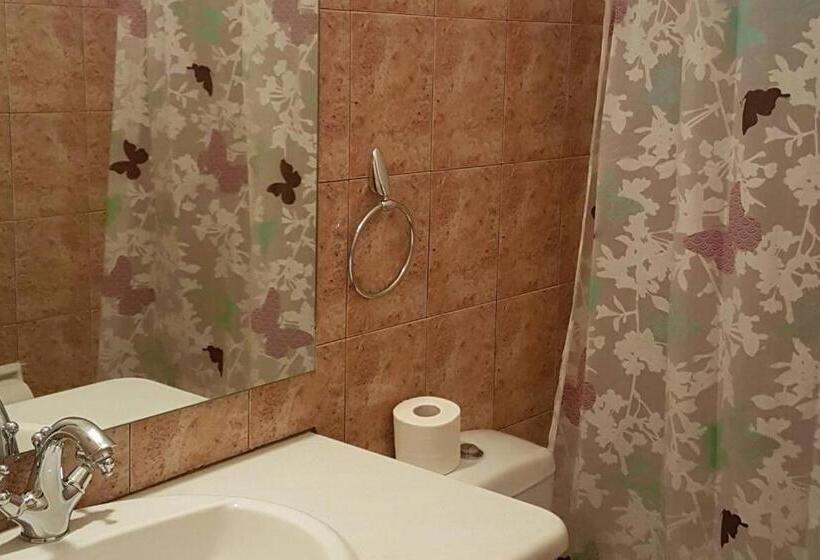 חדר סופריור, Captains Rock