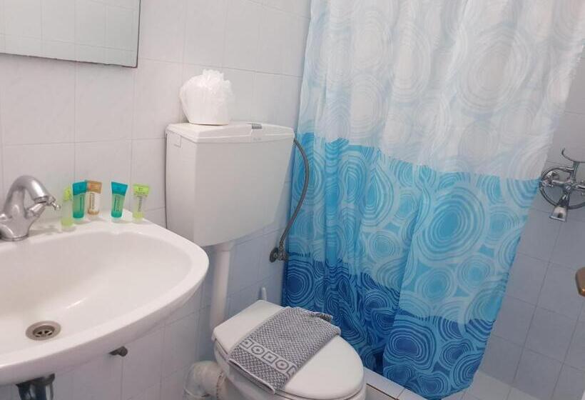 חדר סופריור, Captains Rock