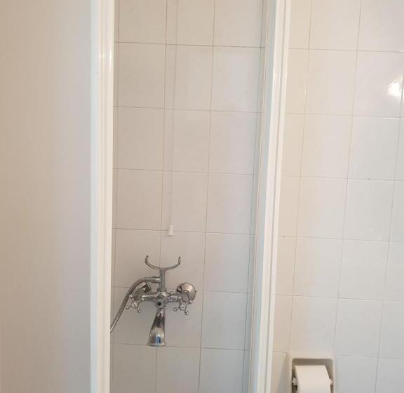 חדר סופריור, Captains Rock