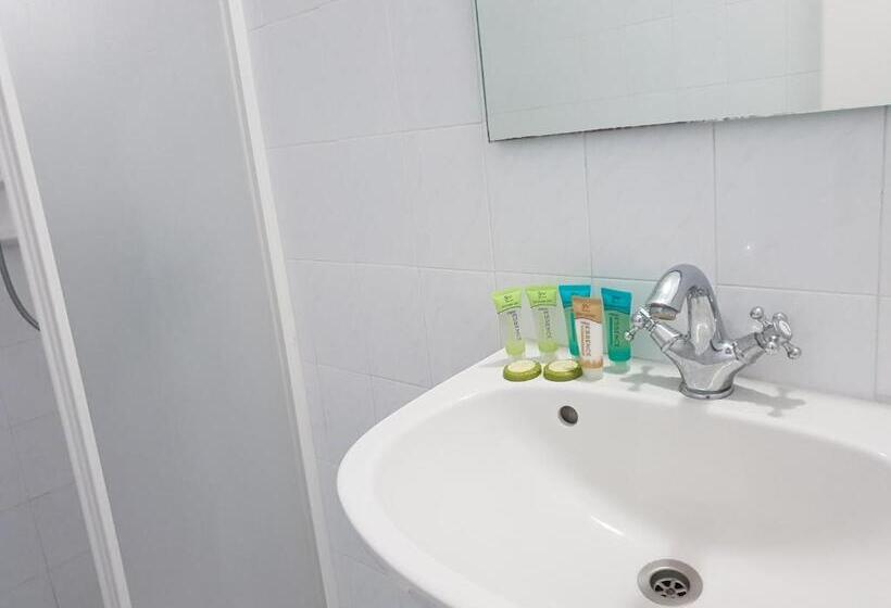 חדר סופריור, Captains Rock