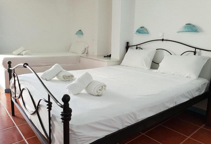 חדר סופריור לשלושה, Captains Rock