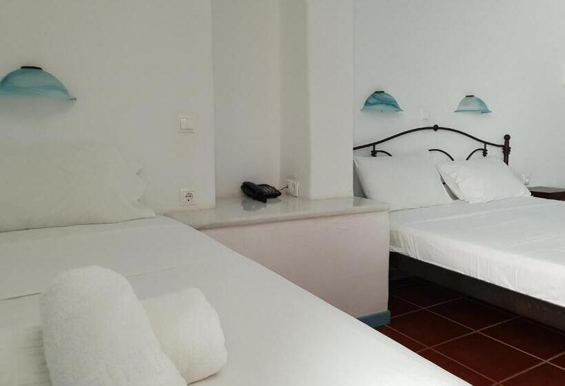 חדר סופריור לשלושה, Captains Rock