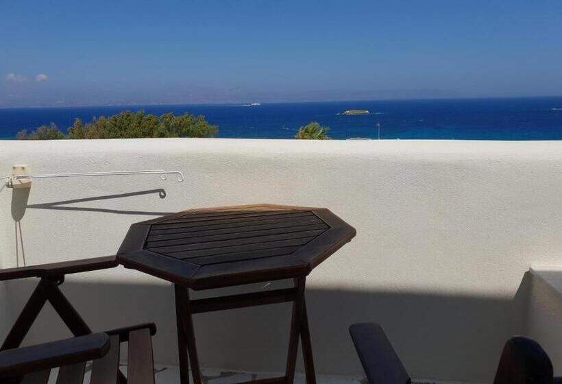 סוויטת ג'וניור נוף לים, Captains Rock