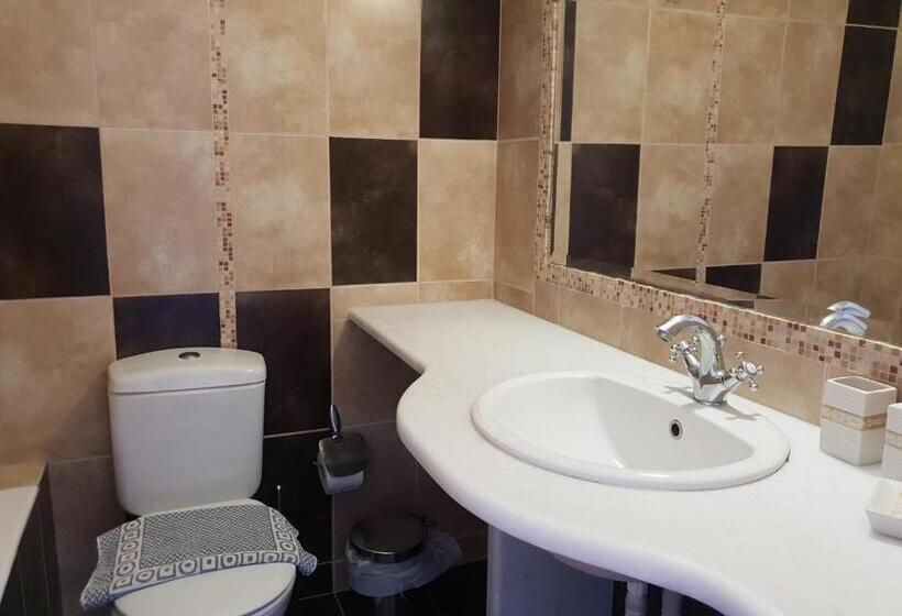 סוויטת ג'וניור נוף לים, Captains Rock