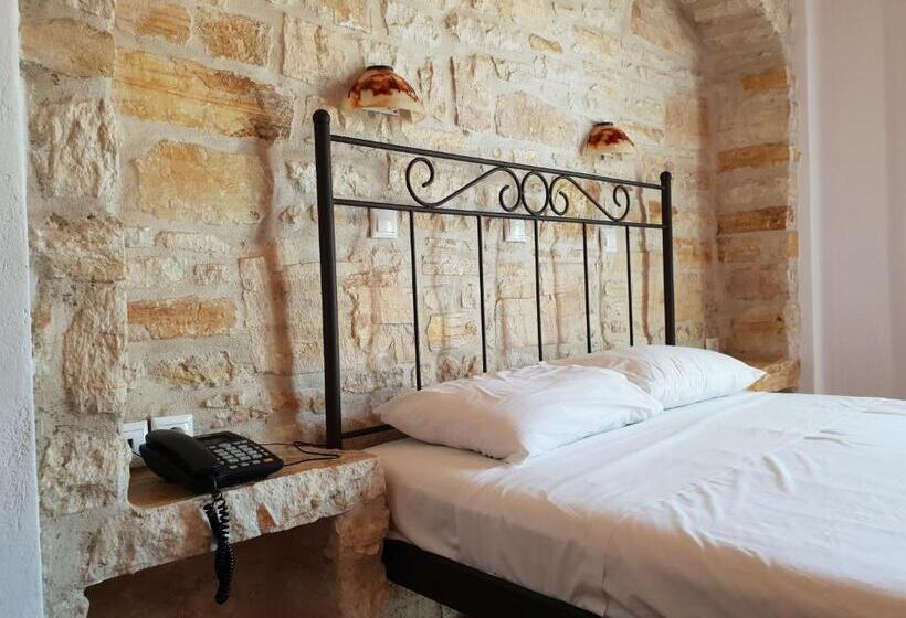 סוויטת ג'וניור נוף לים, Captains Rock