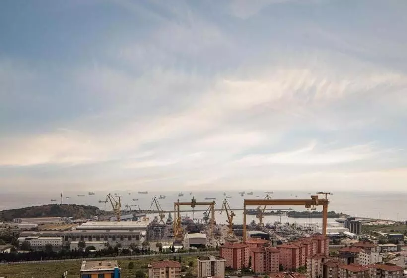 キングサイズベッドのクラブルーム, Istanbul Marriott Pendik