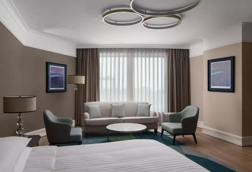 キングサイズベッドのクラブルーム, Istanbul Marriott Pendik