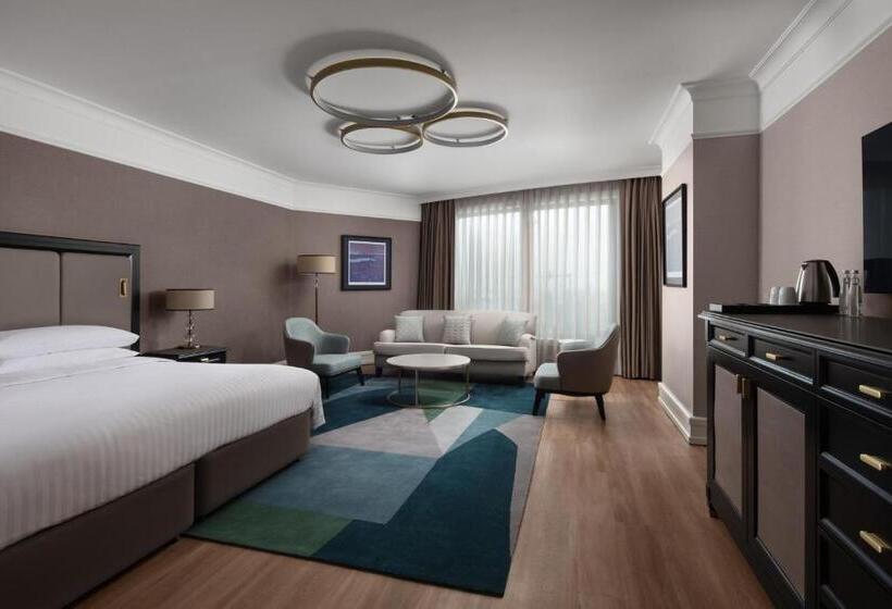 キングサイズベッドのクラブルーム, Istanbul Marriott Pendik