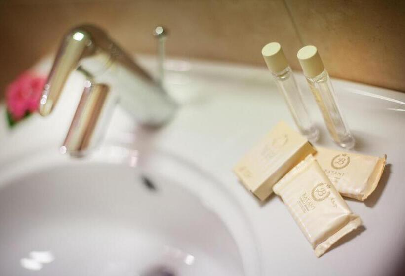 חדר סופריור לשלושה, Doge