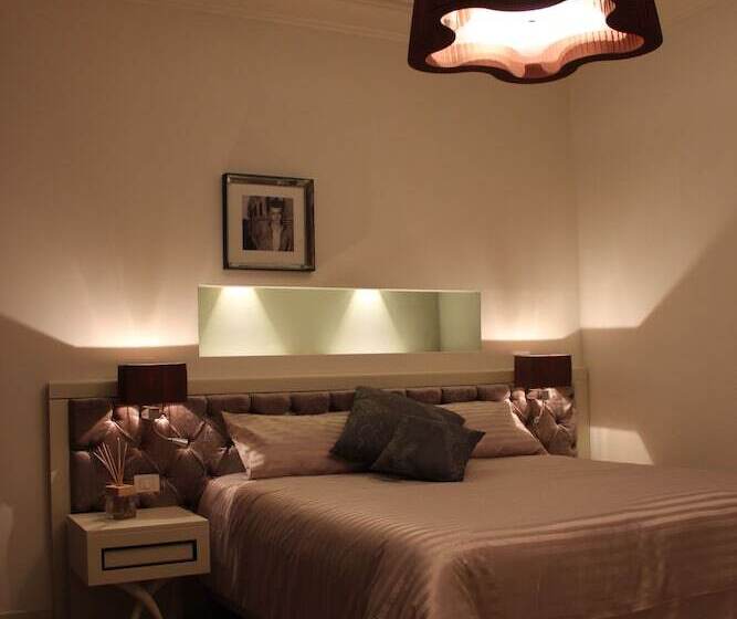 חדר סופריור לשלושה, Doge