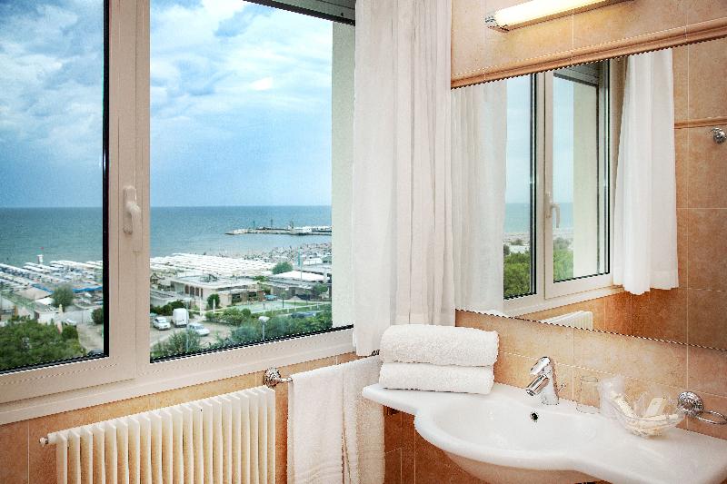 חדר סופריור לשלושה, Doge