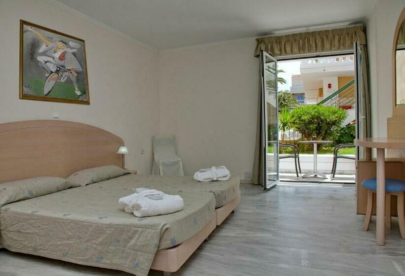 غرفة قياسية, Jo An Beach