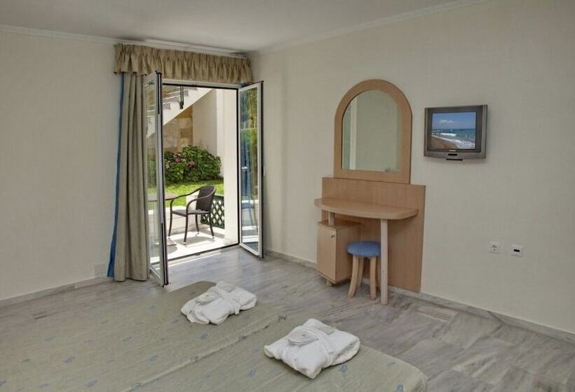 غرفة قياسية, Jo An Beach