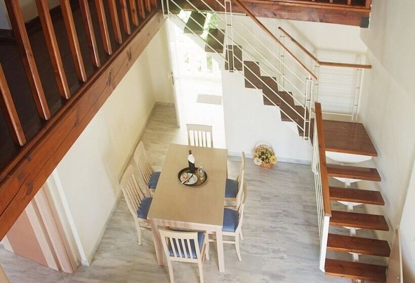 غرفة قياسية, Jo An Beach