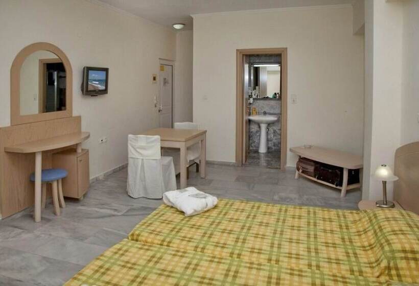 غرفة قياسية, Jo An Beach