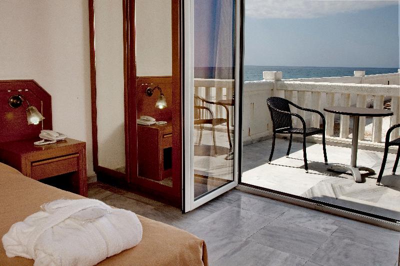 غرفة عائلية, Jo An Beach