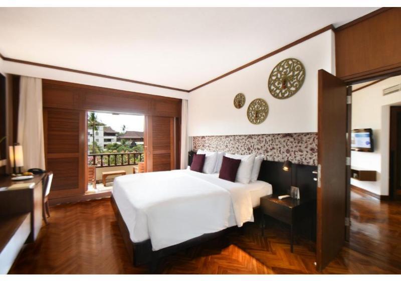 غرفة عائلية, Jo An Beach