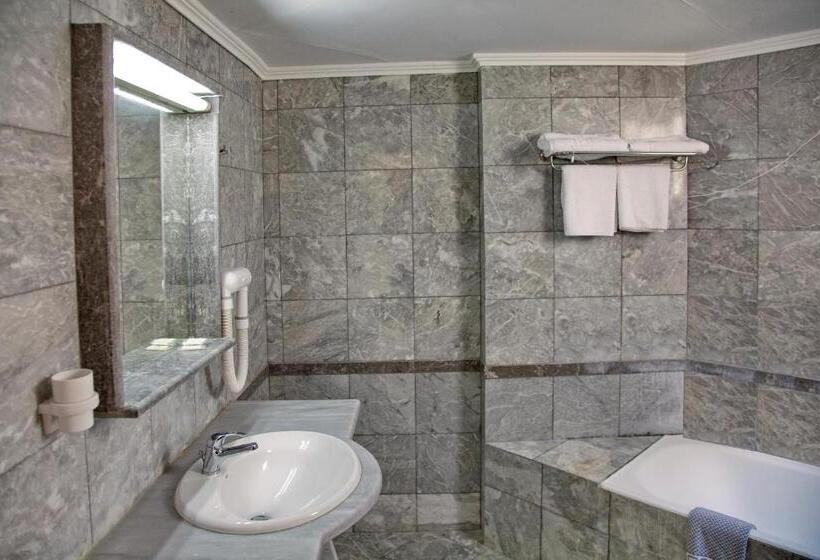 غرفة قياسية, Jo An Beach