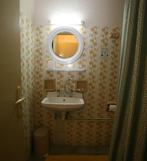 Economy Triple Room, Liberty 1