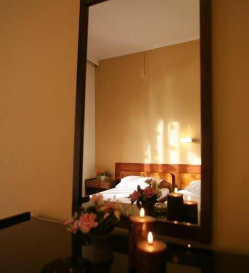 Economy Triple Room, Liberty 1