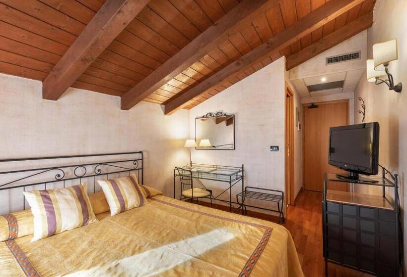 اتاق اکونومی, Marco Polo