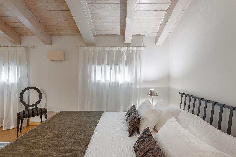 اتاق اکونومی, Marco Polo