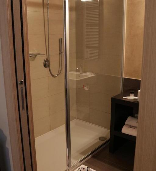 חדר סטנדרט, Onem