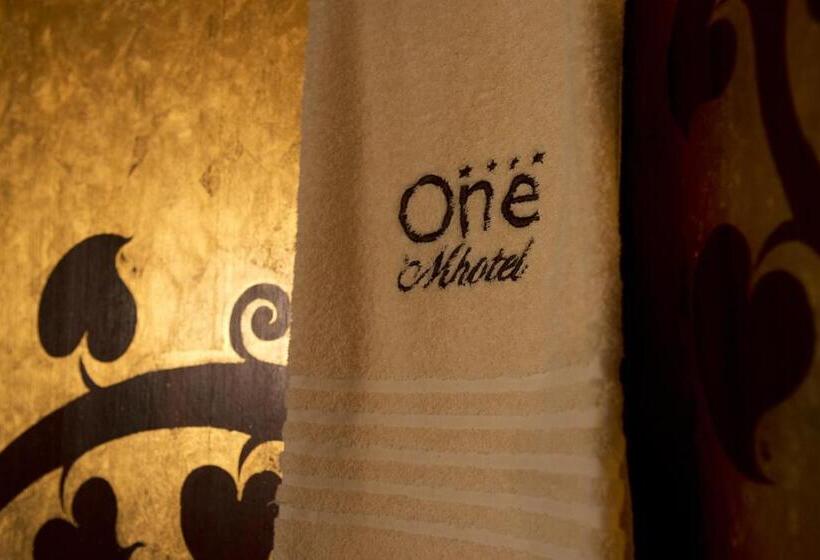 סוויטת ג'וניור, Onem