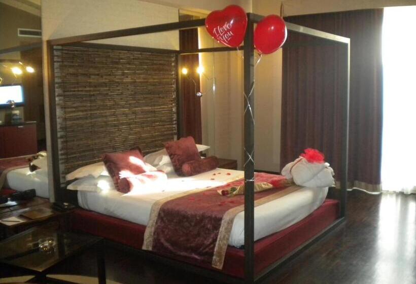 סוויטת ג'וניור, Onem