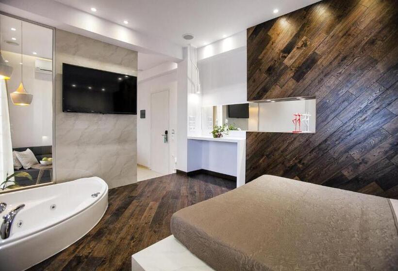 جناح, Privee Santorini