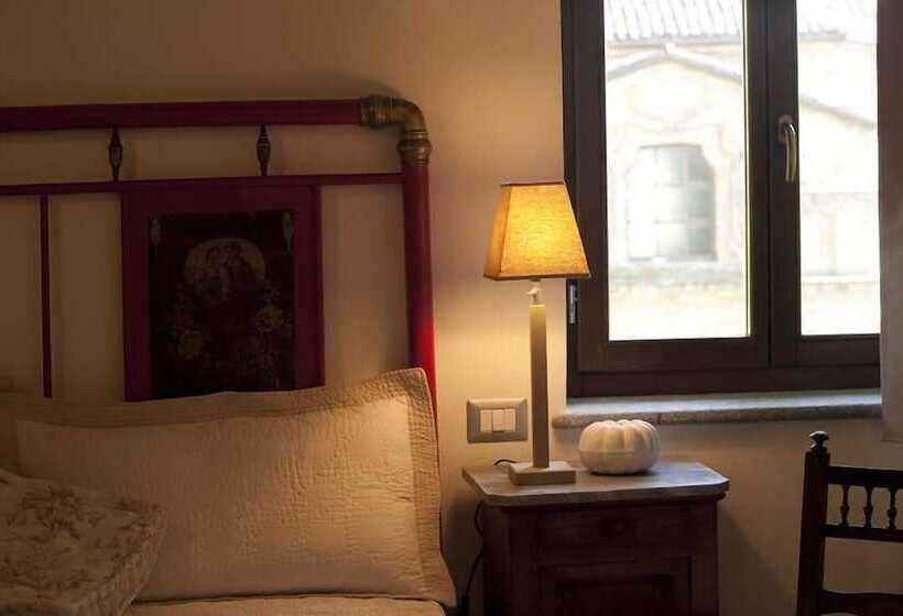 غرفة قياسية, Relais Palazzo Paleologi Sec.xiv