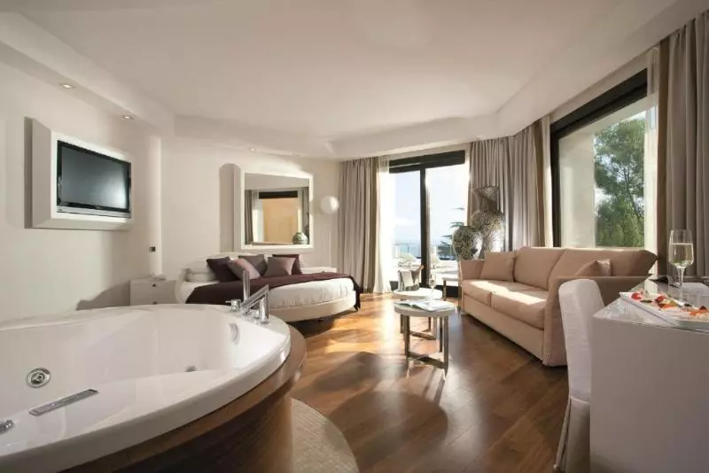 سوییت با چشم‌انداز دریا, Relais Paradiso
