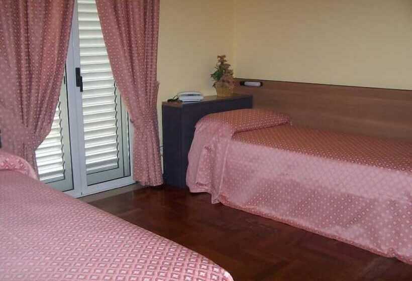 اتاق استاندارد چهار تخته, Ristorante Belvedere