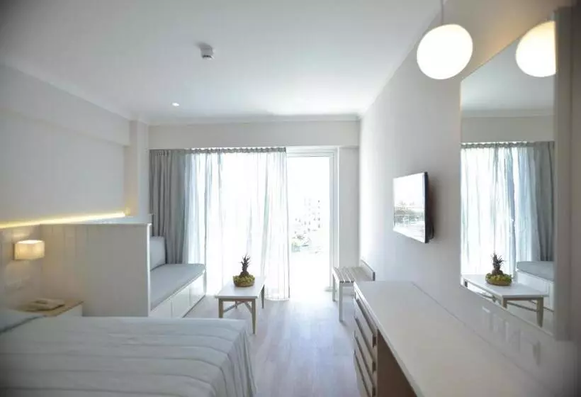 Superior Interior Room