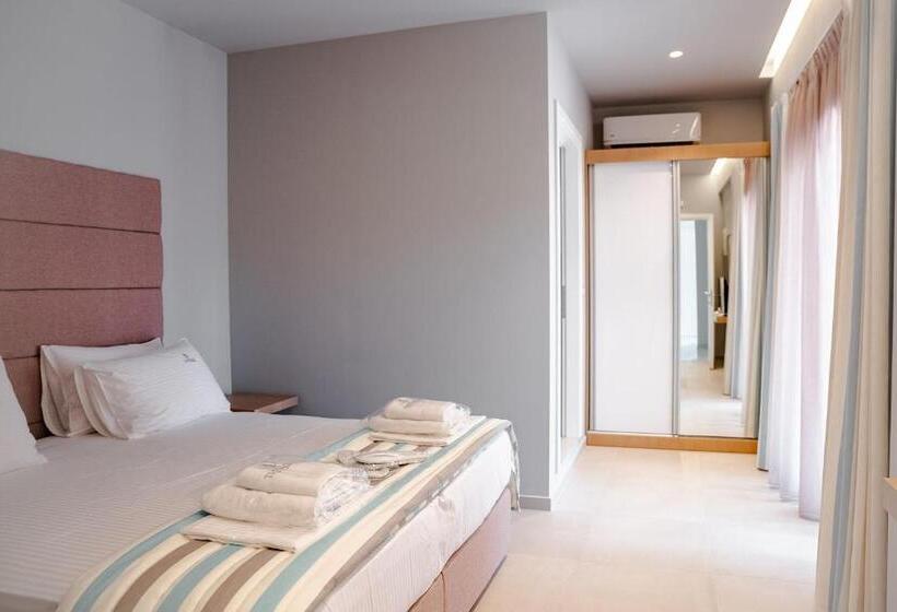 Номер Superior, Tresor Sousouras