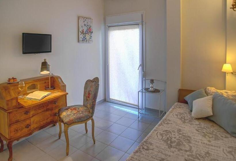 Трехместный Номер Deluxe Вид на Море, Villa Sevasti