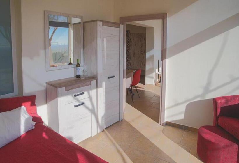 带1个卧室的带阳台的公寓, Villa Sevasti