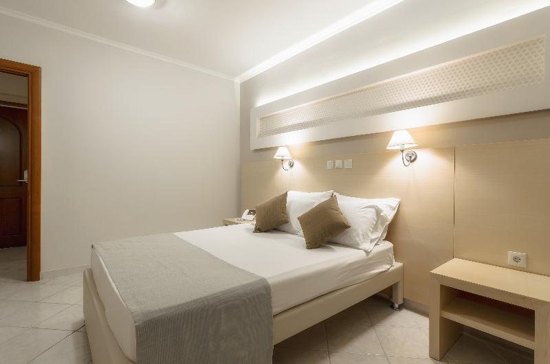 اتاق خانوادگی, Karras