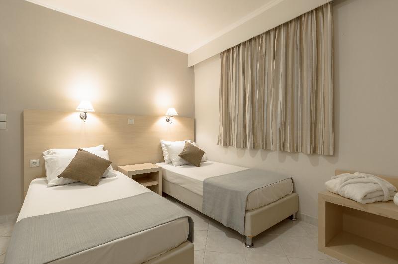 اتاق خانوادگی, Karras