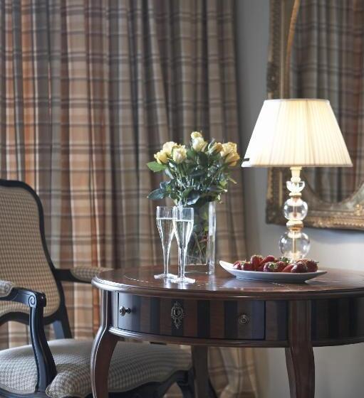 سوییت اجرایی, Aegli Arachova