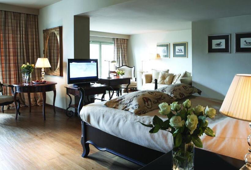 سوییت اجرایی, Aegli Arachova