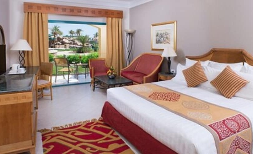 اتاق استاندارد با تخت بزرگ, The Bayview Taba Heights Resort