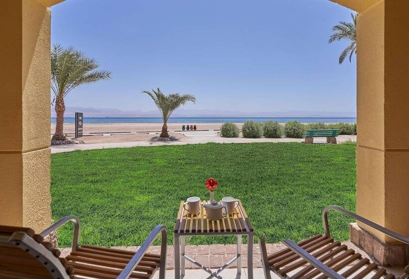 اتاق استاندارد با چشم‌انداز دریا, The Bayview Taba Heights Resort