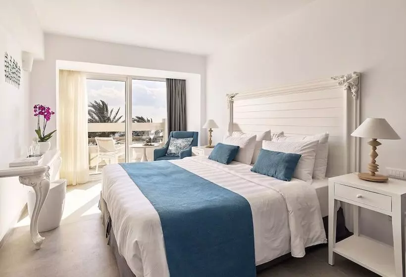 サイドオーシャンビューのトリプルルームスタンダード, Tylissos Beach Hotel   Adults Only