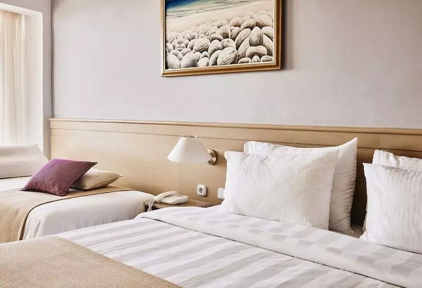 サイドオーシャンビューのトリプルルームスタンダード, Tylissos Beach Hotel   Adults Only