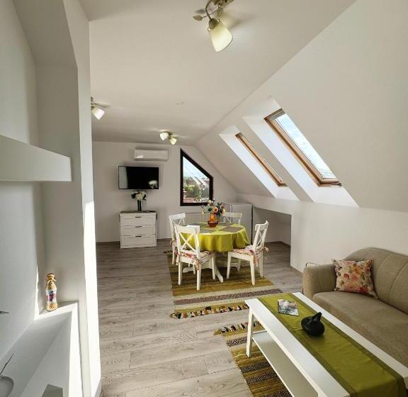 آپارتمان 2 خوابه, Carpathian Newstar