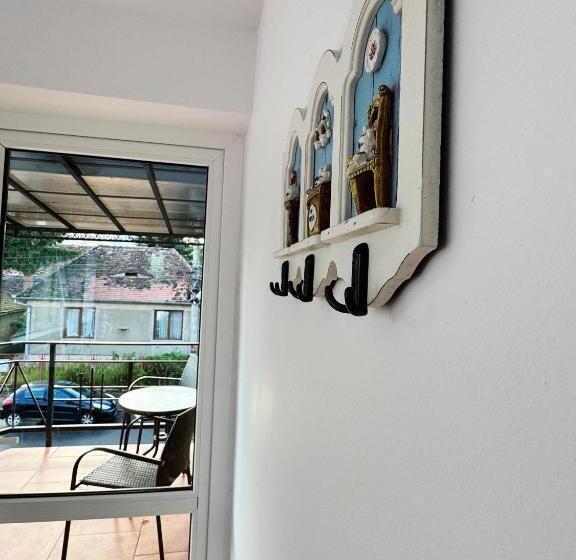 آپارتمان 2 خوابه, Carpathian Newstar